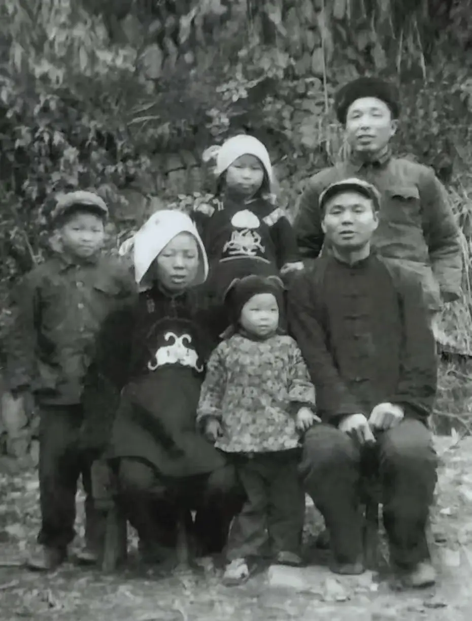20 多岁被拐卖，50 多岁出书，她的人生经历太震撼  第2张
