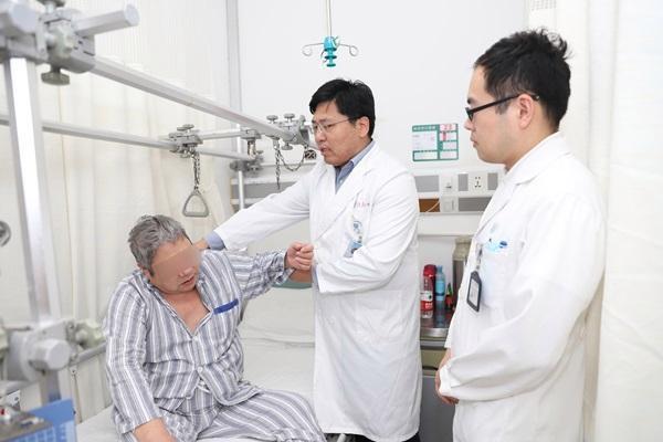 72 岁老人竟因这一习惯，多年无法正常吃饭  第2张