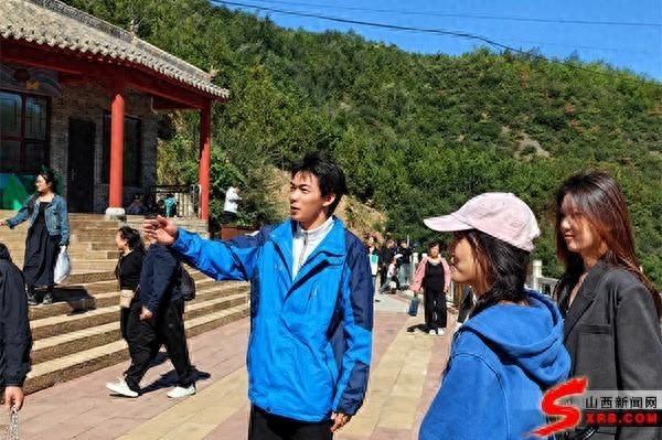 黑神话：悟空爆火后，这些大学生竟在景区干这事