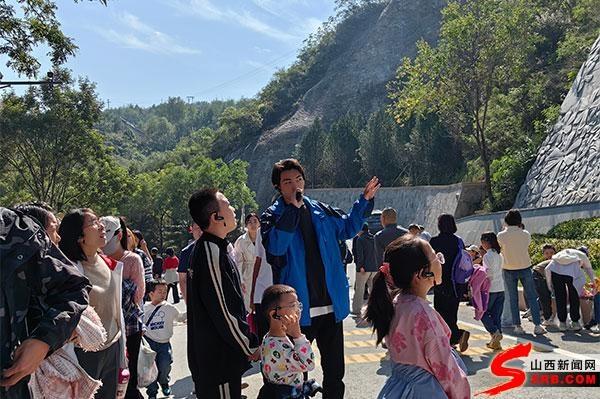 黑神话：悟空爆火后，这些大学生竟在景区干这事  第2张