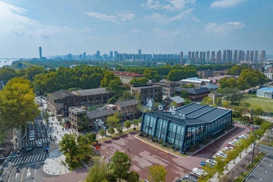 百年老站重新绽放！日均人流超 3 万，成南京最热打卡地标  第1张