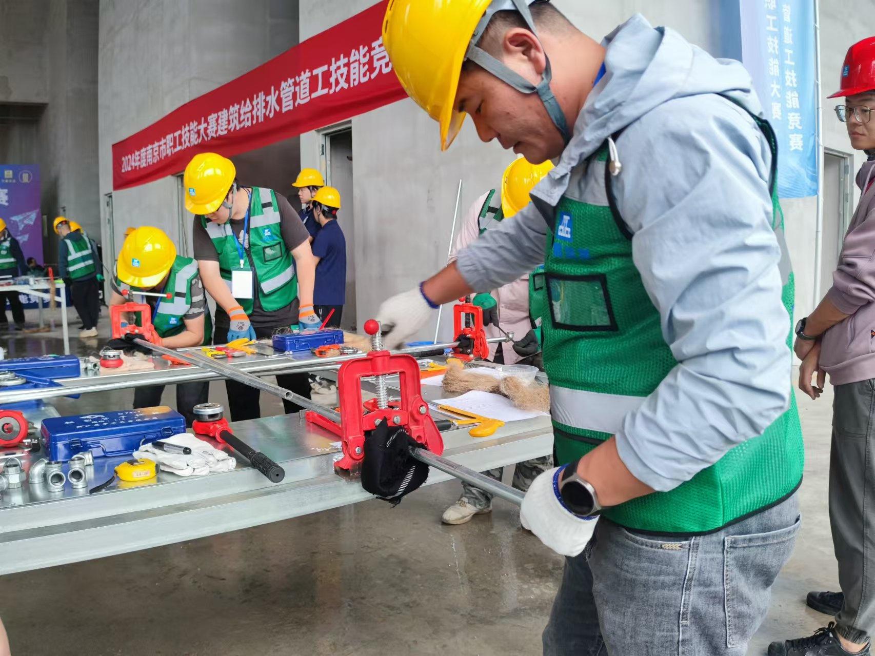 建筑给排水管道工技能竞赛：30 名选手现场一决高下，只为保障生活品质与建筑安全  第2张