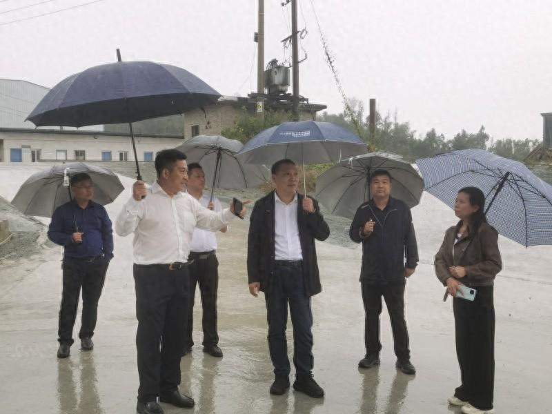 市应急局副局长带队暗查暗访，发现这些问题  第1张