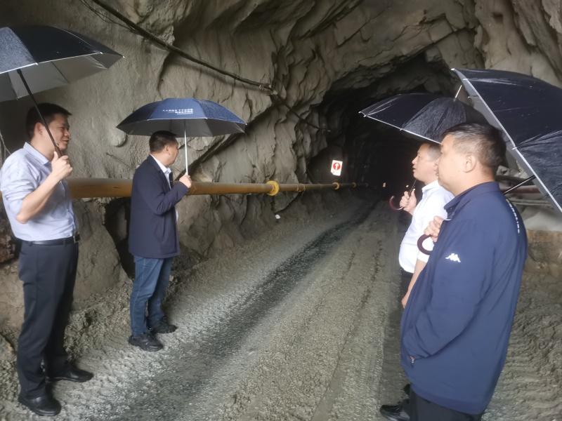 市应急局副局长带队暗查暗访，发现这些问题  第2张