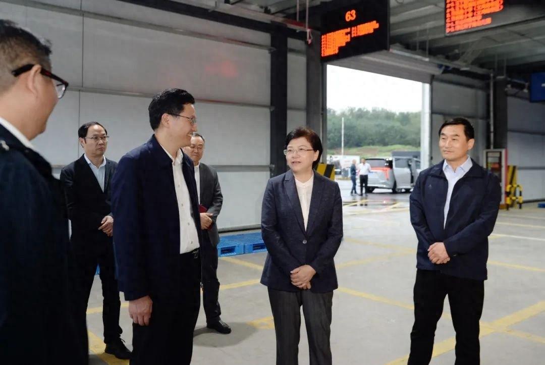 市委书记韩立明实地检查生态环保问题整改和校园餐管理工作，着力解决群众烦心事