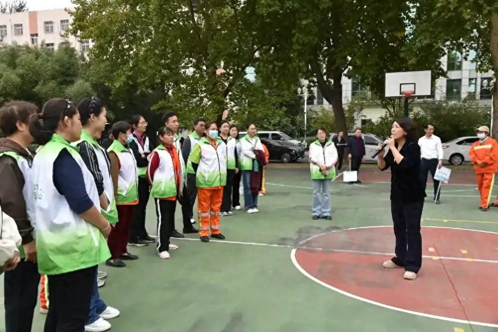 章丘区城管局开展生活垃圾分类投放技能比武竞赛，致敬环卫工人  第1张