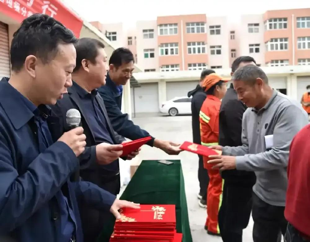 章丘区城管局开展生活垃圾分类投放技能比武竞赛，致敬环卫工人  第4张