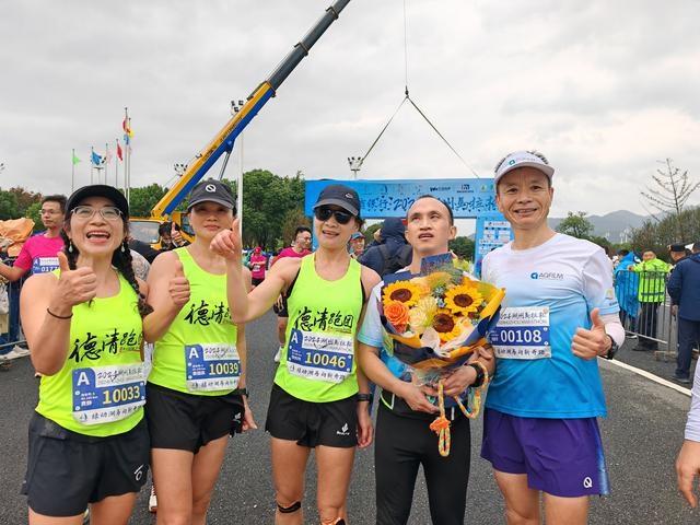 45 名陪跑志愿者助力 16 位视障选手挑战湖马，这是怎样的热血与感动？  第4张
