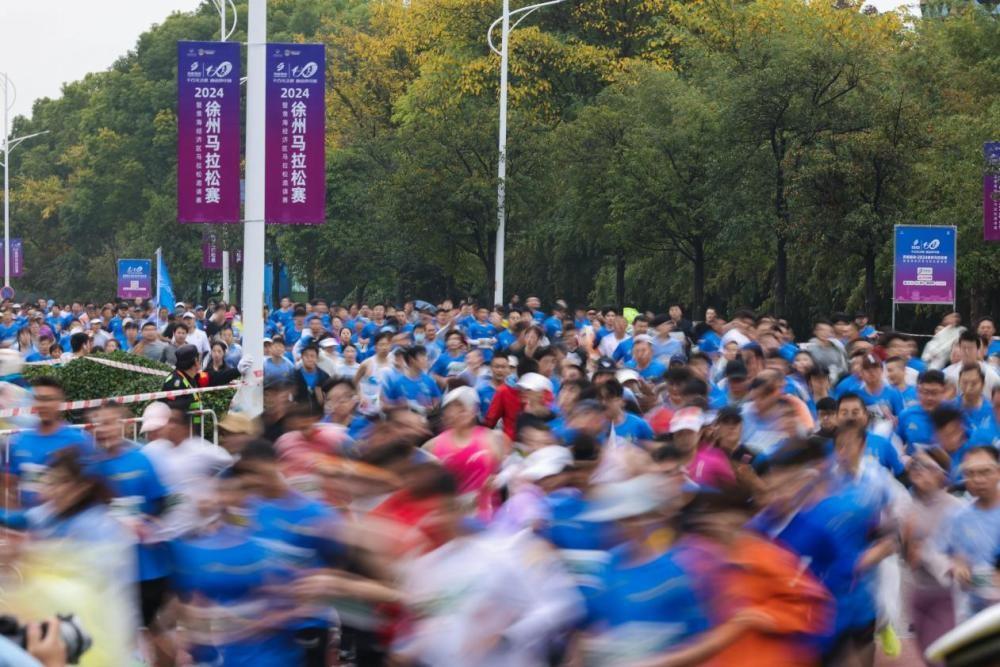28000 名跑者齐聚徐州，2024 徐州马拉松赛震撼开赛  第5张