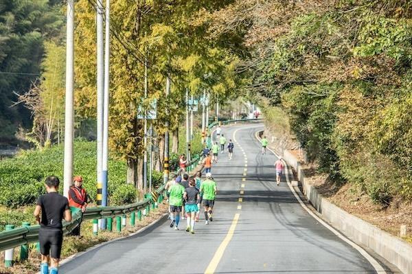 2024 黄山马拉松激情开赛，15000 名跑友汇聚，你参加了吗？  第3张