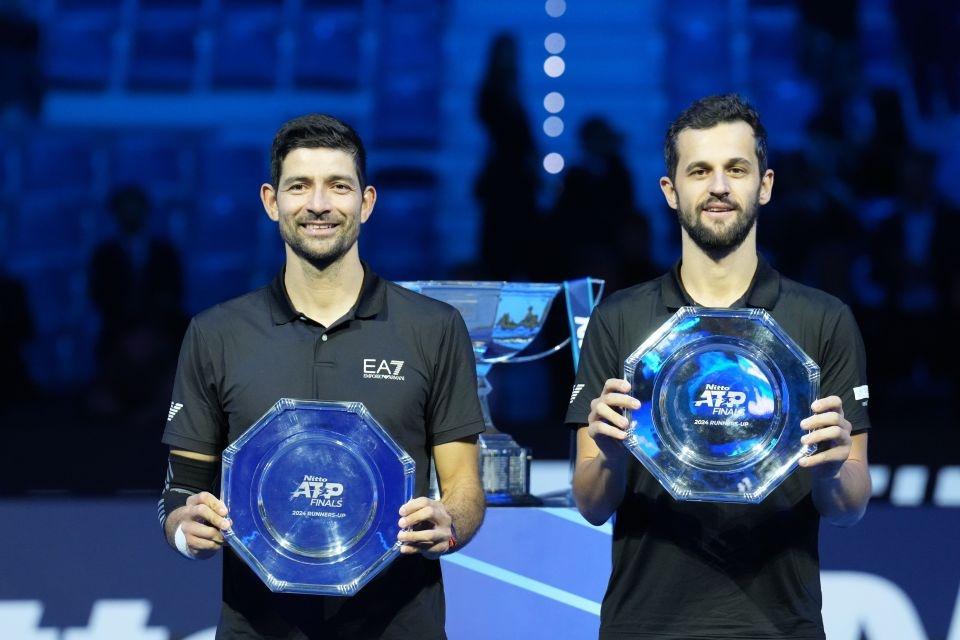 ATP 年终总决赛男双冠军诞生！德国组合克拉维茨/皮茨 2 比 0 完胜阿雷瓦洛/帕维奇  第2张