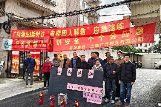 老公房加装电梯突发故障，被困人员竟……  第1张