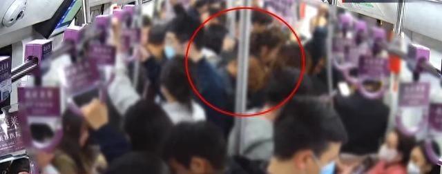 北京地铁晚高峰，女子竟遭色狼猥亵，真相令人