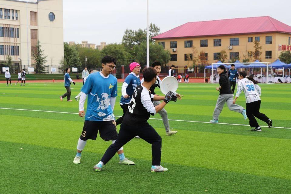 陕西省首届时尚项目运动会飞盘比赛，西安翻译学院 26 人参赛，战况如何？  第2张