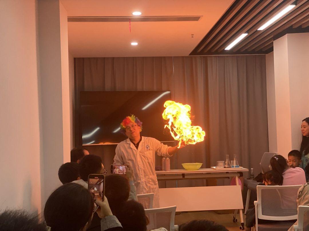 探索创新，科技赋能未来，点燃孩子的科学梦想  第2张