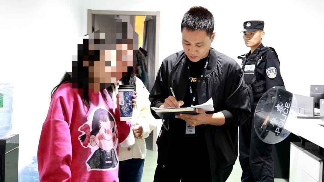 惊！7 万余件羽绒服被扣押，涉案价值 700 余万元，只因这个原因  第2张