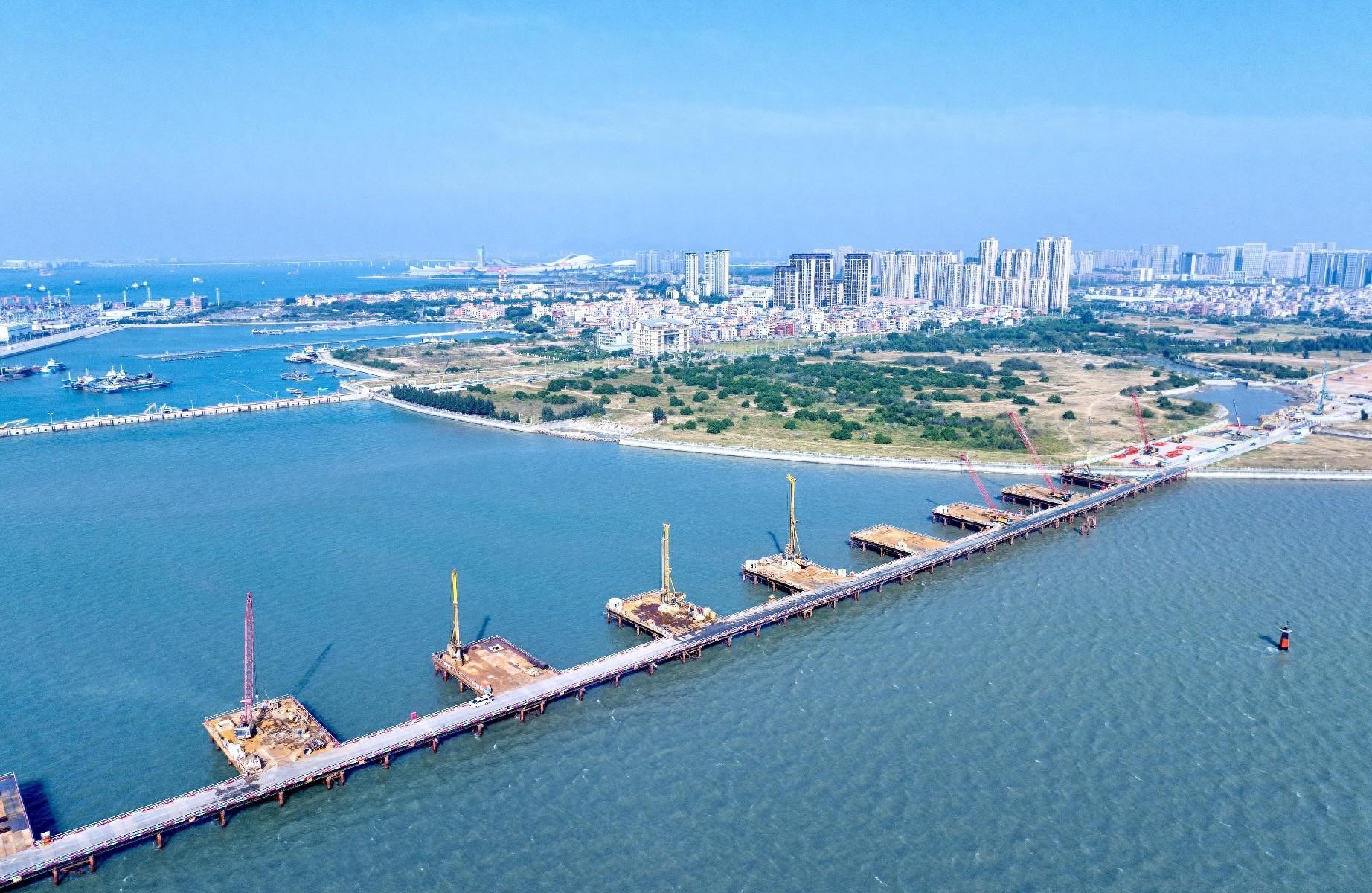 厦金大桥（厦门段）项目翔安支线首个混凝土承台顺利浇筑，你知道这意味着什么吗？