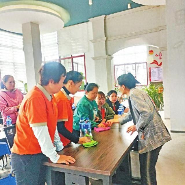 红河嫂家政服务平台：让妇女在家门口实现就业梦想  第1张