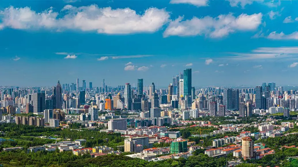 南京都市圈 8+2 成员城市齐聚，打造轨道上的都市圈，未来将实现 1 小时通勤