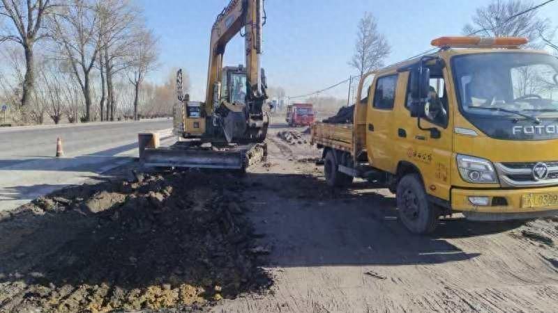 榆林市公路局榆阳公路段：用铣刨料覆盖路面，让环境更美好  第1张