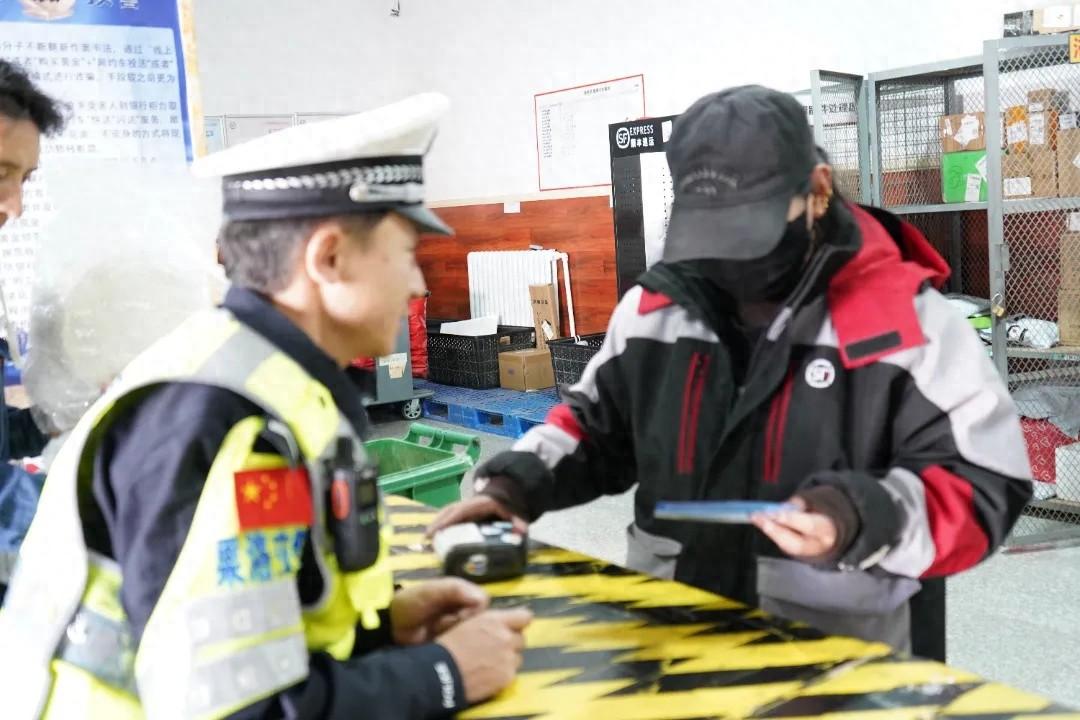 果洛交警走村入户，为农村交通安全筑牢屏障  第1张