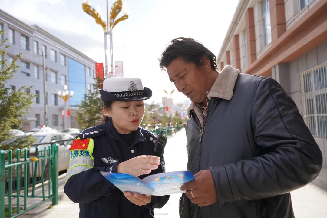 果洛交警走村入户，为农村交通安全筑牢屏障  第7张