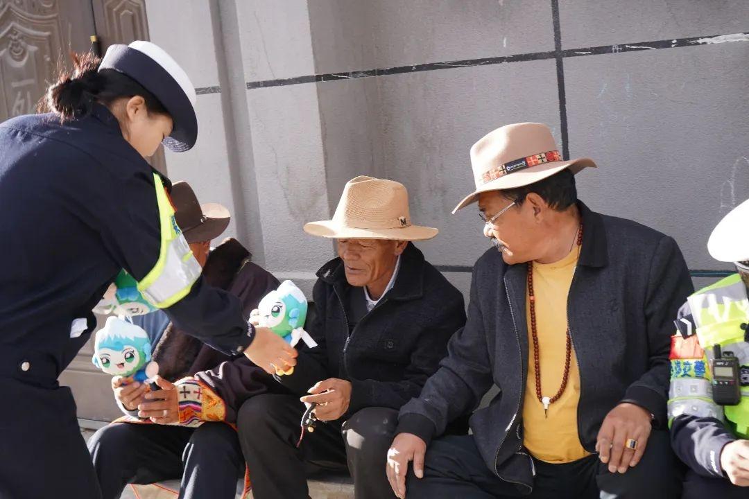 果洛交警走村入户，为农村交通安全筑牢屏障  第10张