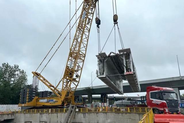 上海市域铁嘉闵线 13 标天山路站主体结构顺利封顶，为后续盾构施工打下坚实基础  第4张
