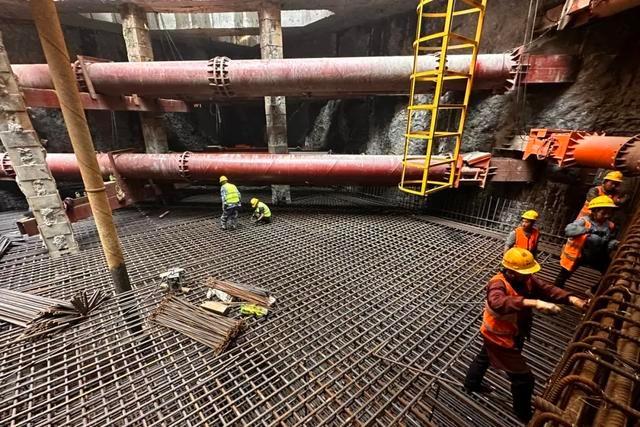 上海市域铁嘉闵线 13 标天山路站主体结构顺利封顶，为后续盾构施工打下坚实基础  第5张