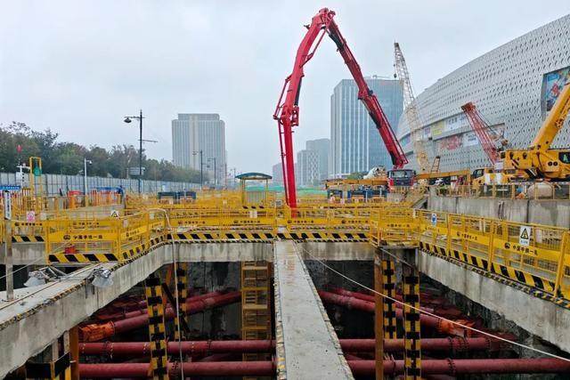 上海市域铁嘉闵线 13 标天山路站主体结构顺利封顶，为后续盾构施工打下坚实基础  第6张