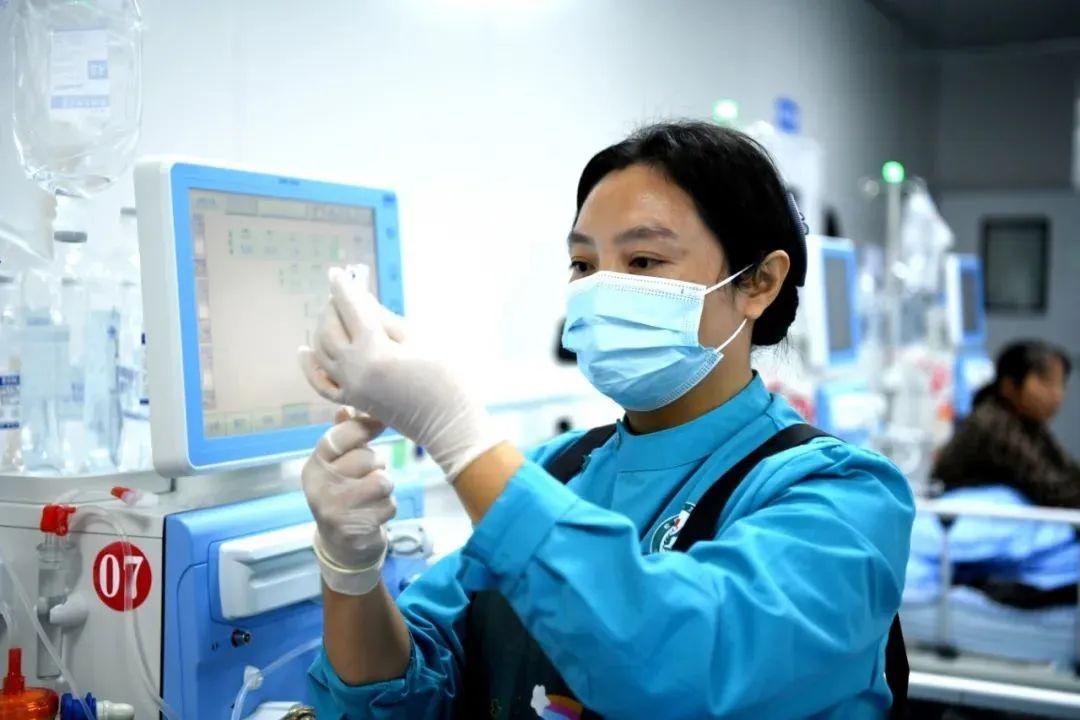 50 公里山路，8 小时透析，乡镇血透患者的生命之路如何走得容易？  第3张
