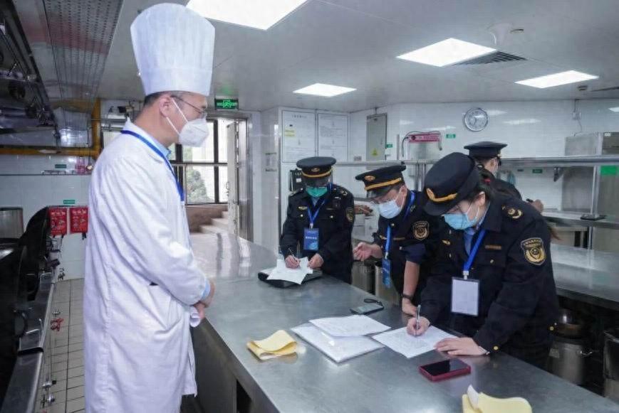 上海开展 2024 年学校食品安全全流程应急处置演练，守护校园食品安全底线  第1张