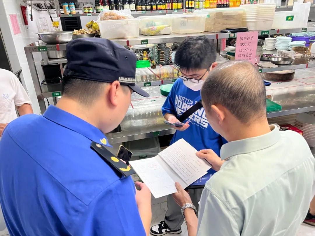 餐饮油烟扰民何时休？七宝镇城管执法护航解民忧  第2张