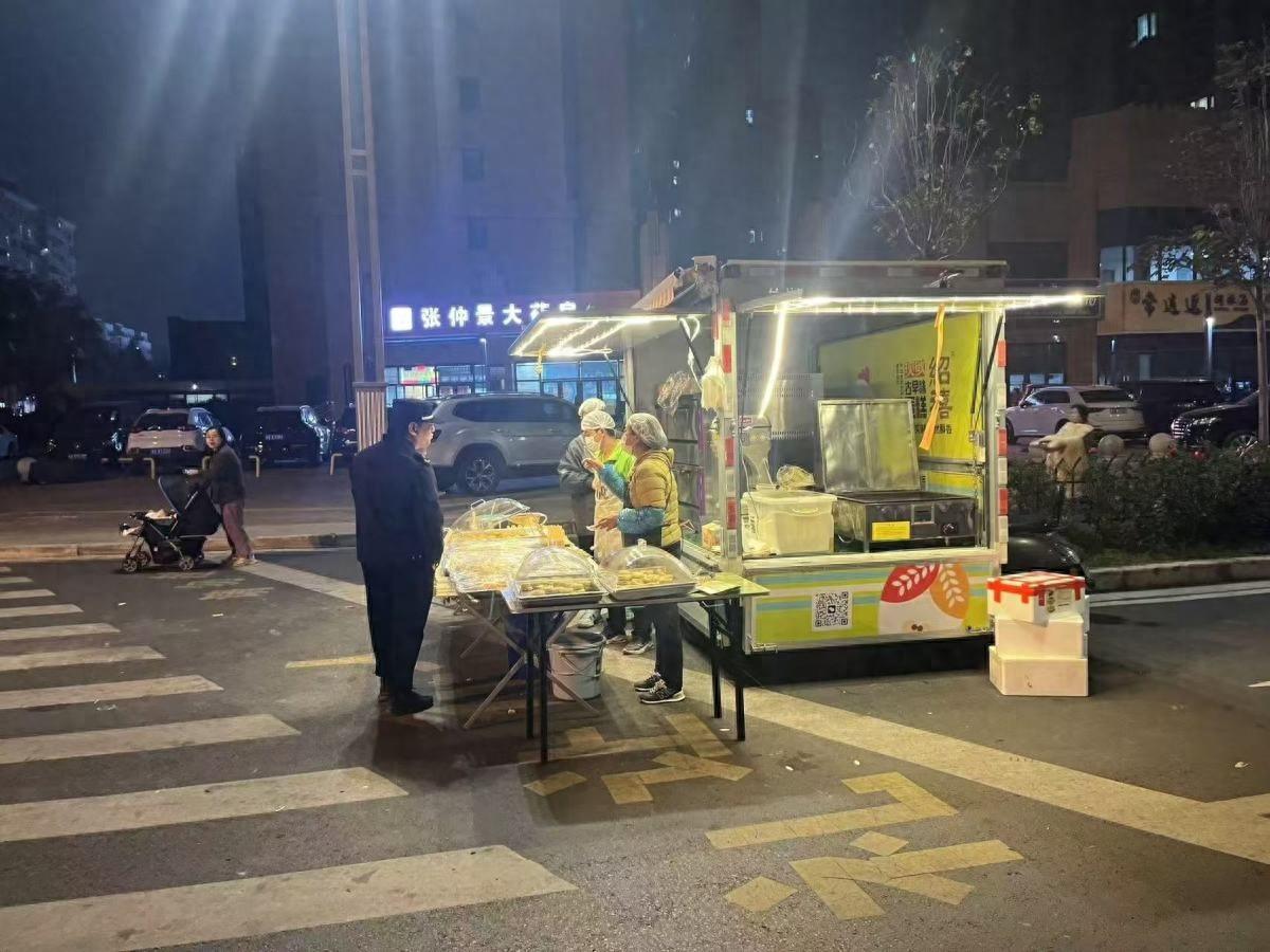 直击痛点！管城城管局联合多部门，整治占道经营乱象  第1张