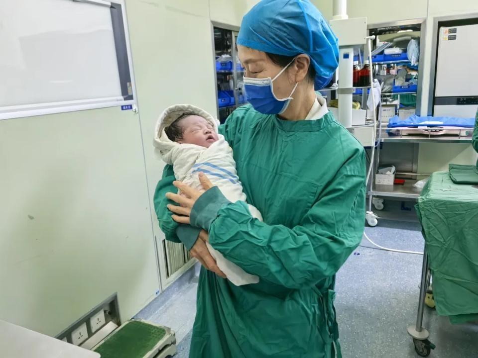 24 年后的奇妙相逢！江西首例试管婴儿子代宝宝诞生记  第3张