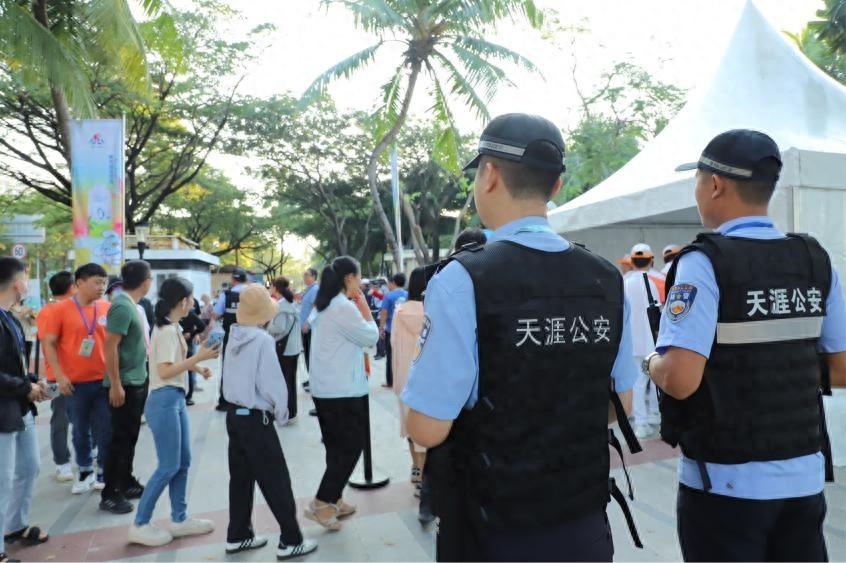 第十二届全国少数民族传统体育运动会火炬传递活动在三亚举行，三亚警方全力护航