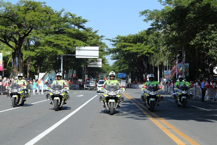 第十二届全国少数民族传统体育运动会火炬传递活动在三亚举行，三亚警方全力护航  第2张