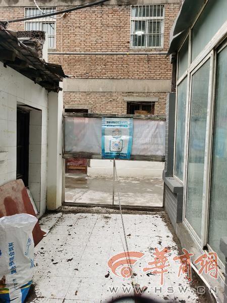 老旧小区改造遗留问题多，住户安全成隐患，你家小区有这些问题吗？  第4张