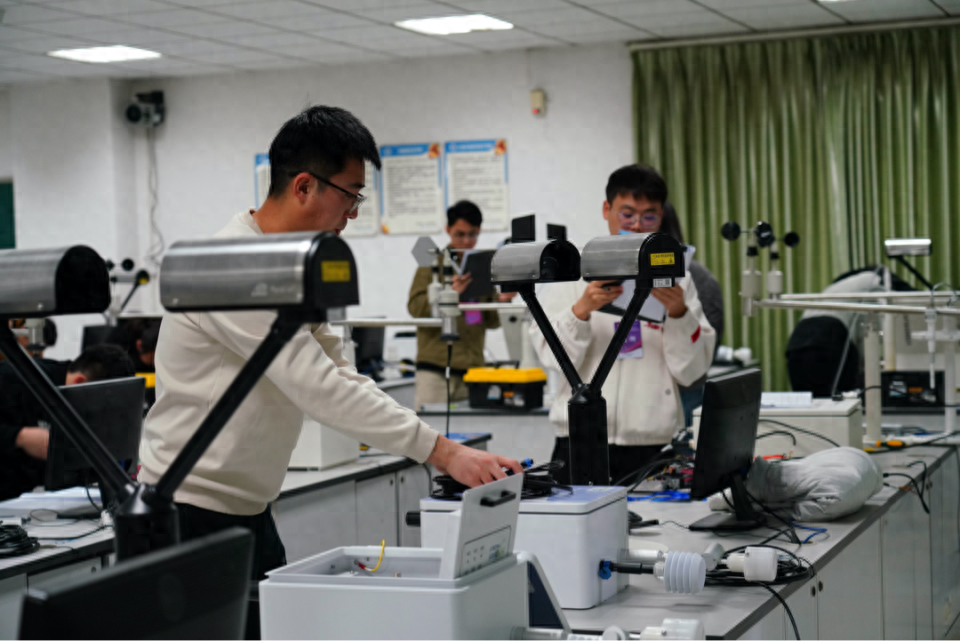 30 分钟内调试设备、排除故障！这场气象技能大比拼太燃了  第1张