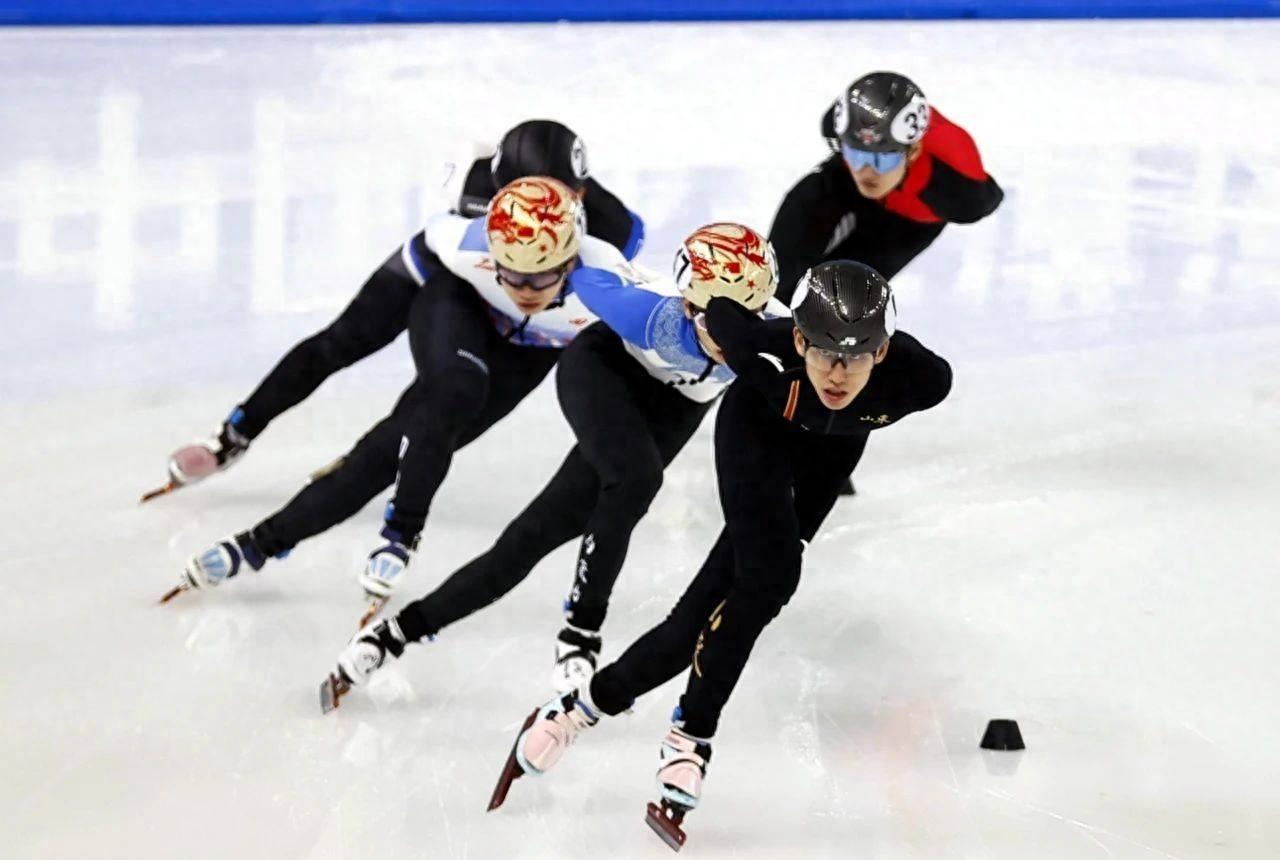 17 日中国杯短道速滑精英联赛：黑龙江选手包揽女子 1000 米三甲