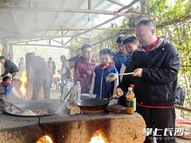 快来尝尝！湖南师大附中博才梅溪湖中学亲子野炊活动太精彩了