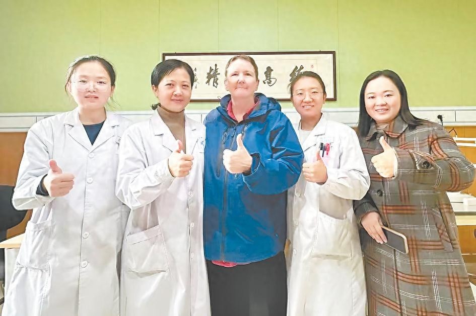 加拿大老师雪莉在开封眼病医院重获清晰视界，术后视力竟超越年轻时
