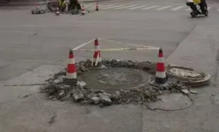 印江县住建局如何用五防特色文化窨井盖守护市民出行安全？  第1张