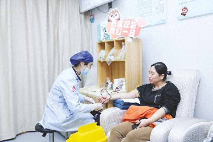 南宁市首个站院共建捐血屋启用，智能化设备助力无偿献血新体验  第1张