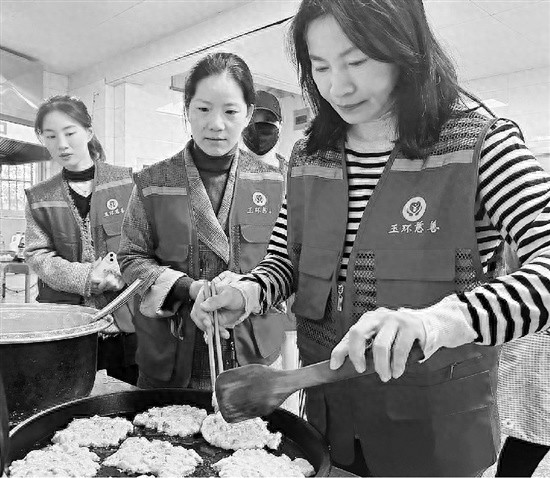 6年如一日！台州玉环这群人每月为老人做免费午餐，温暖了无数人的心  第1张