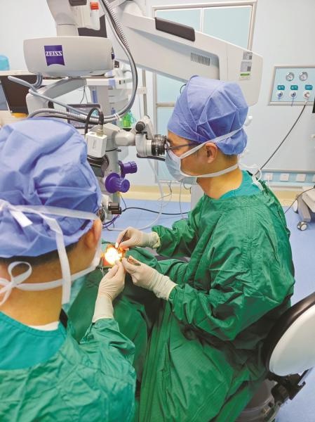 32岁女子眼眶骨折自行痊愈？医生警告：1个月内不手术后果严重  第1张
