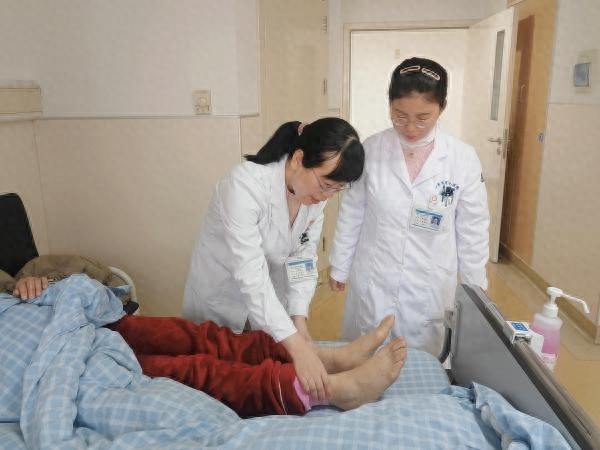 冬天来了，风湿病患者的痛苦谁能懂？医生揭秘预防与缓解的秘密