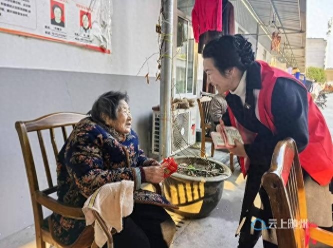 志愿者们的爱心行动，让养老院老人感受到如过年般的温暖与关怀  第1张