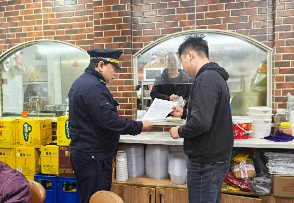 东湖高新区惊现绿色新卫士，环保新能源车助力环境质量大提升