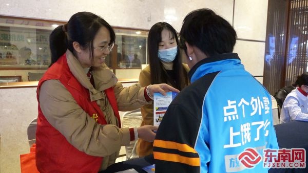 600名外卖小哥集体入会，温暖守护e路向新，工会牌匾授牌仪式现场直击  第4张
